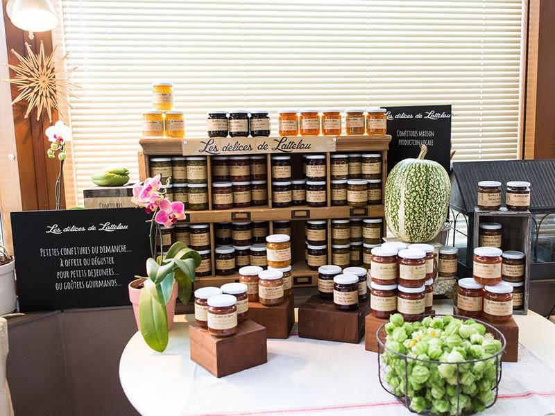 Stall of jam jars - The delights of Lattelou - Milizac-Guipronvel (29)